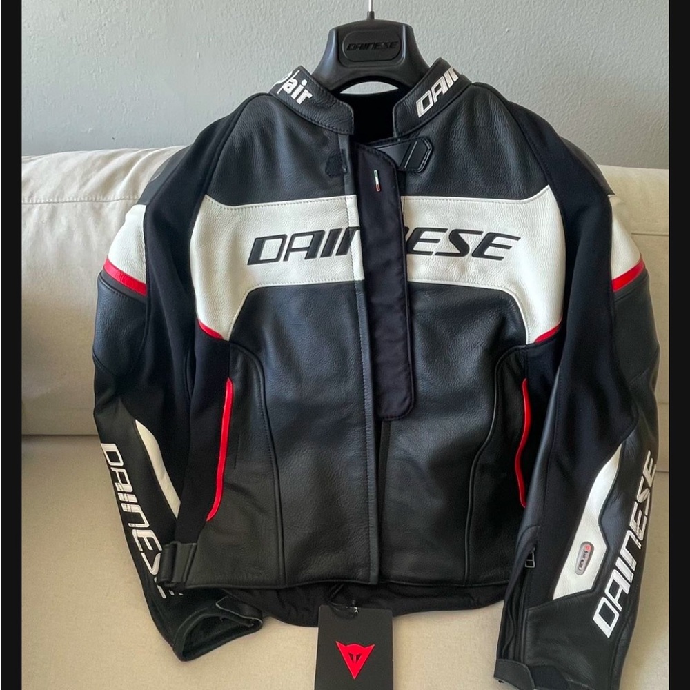 Dainese Racing 3D Air Jacket- Sz. 44 NWOT
Fits like a women’s size 6.